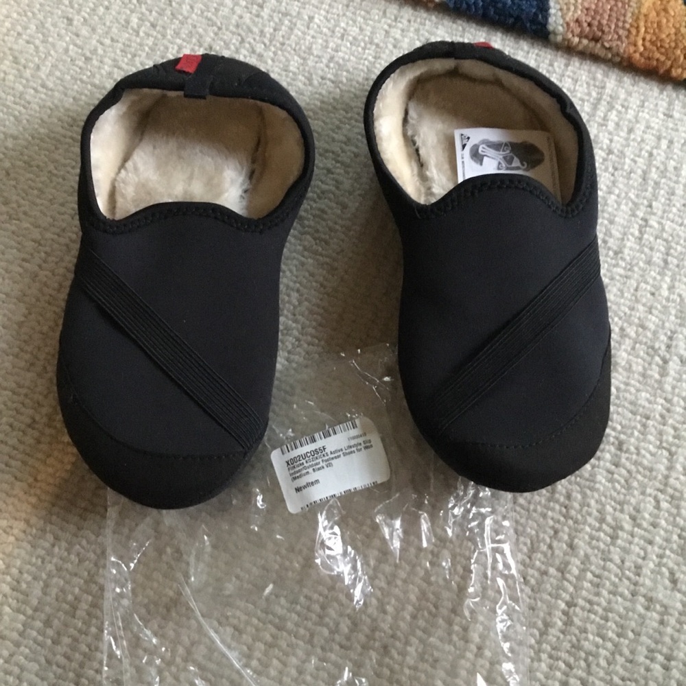 Fitkicks Active Lifestyle Slippers  women’s  size Small 5.5 -6.5